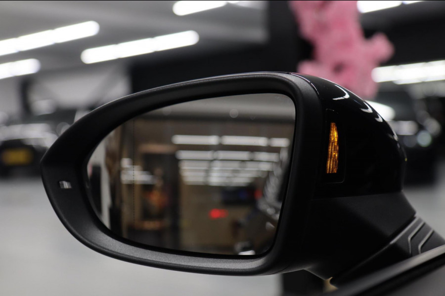 Volkswagen Golf 2.0 TSI R 4Motion PERFORMANCE /AKRA/PANO/HUD/IQ-LIGHT/H-K/BOMVOL