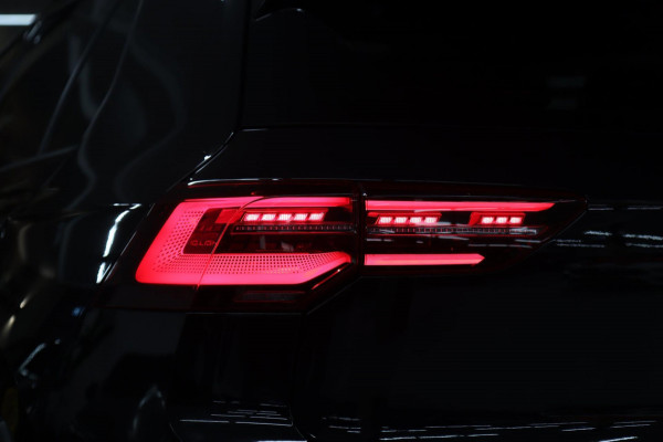 Volkswagen Golf 2.0 TSI R 4Motion PERFORMANCE /AKRA/PANO/HUD/IQ-LIGHT/H-K/BOMVOL