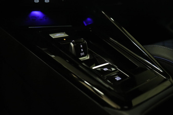 Volkswagen Golf 2.0 TSI R 4Motion PERFORMANCE /AKRA/PANO/HUD/IQ-LIGHT/H-K/BOMVOL