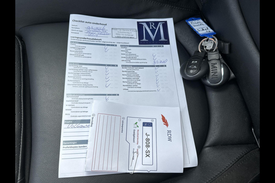 MINI Clubman 1.5 Cooper Richmond Park Edition VAN € 26.900,- VOOR € 23.877,- UW LENTEVOORDEEL € 3.023,-! | PANORAMA DAK | CAMERA| STOELVERW. | LEER| KEYLESS| ORIGINEEL NL AUTO  RIJKLAARPRIJS INCL. 12 MND BOVAG GARANTIE