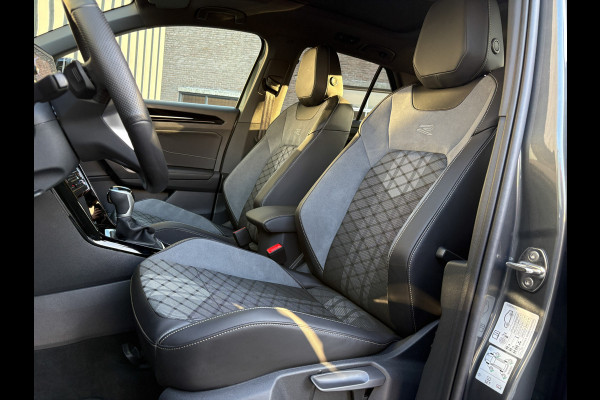 Volkswagen T-Roc 1.5 TSI R-Line Business | Panodak | 19'' | IQ Light | Trekhaak afnb. | Side Assist | Elk. A-klep | Prijs Rijklaar!!