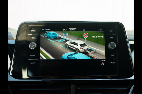 Volkswagen T-Roc 1.5 TSI R-Line Business | Panodak | 19'' | IQ Light | Trekhaak afnb. | Side Assist | Elk. A-klep | Prijs Rijklaar!!