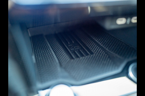 Volkswagen T-Roc 1.5 TSI R-Line Business | Panodak | 19'' | IQ Light | Trekhaak afnb. | Side Assist | Elk. A-klep | Prijs Rijklaar!!