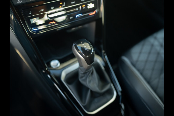 Volkswagen T-Roc 1.5 TSI R-Line Business | Panodak | 19'' | IQ Light | Trekhaak afnb. | Side Assist | Elk. A-klep | Prijs Rijklaar!!