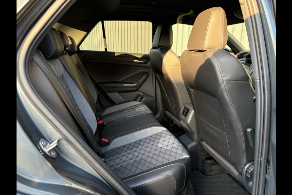 Volkswagen T-Roc 1.5 TSI R-Line Business | Panodak | 19'' | IQ Light | Trekhaak afnb. | Side Assist | Elk. A-klep | Prijs Rijklaar!!
