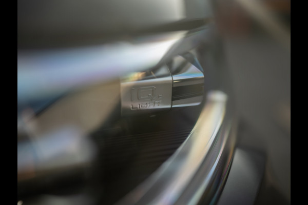 Volkswagen T-Roc 1.5 TSI R-Line Business | Panodak | 19'' | IQ Light | Trekhaak afnb. | Side Assist | Elk. A-klep | Prijs Rijklaar!!