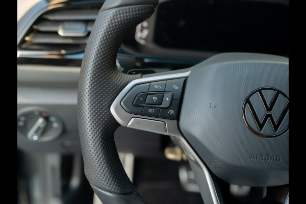 Volkswagen T-Roc 1.5 TSI R-Line Business | Panodak | 19'' | IQ Light | Trekhaak afnb. | Side Assist | Elk. A-klep | Prijs Rijklaar!!