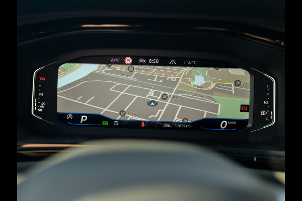 Volkswagen T-Roc 1.5 TSI R-Line Business | Panodak | 19'' | IQ Light | Trekhaak afnb. | Side Assist | Elk. A-klep | Prijs Rijklaar!!