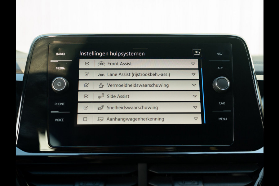 Volkswagen T-Roc 1.5 TSI R-Line Business | Panodak | 19'' | IQ Light | Trekhaak afnb. | Side Assist | Elk. A-klep | Prijs Rijklaar!!