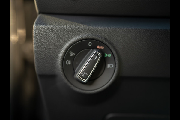 Volkswagen T-Roc 1.5 TSI R-Line Business | Panodak | 19'' | IQ Light | Trekhaak afnb. | Side Assist | Elk. A-klep | Prijs Rijklaar!!