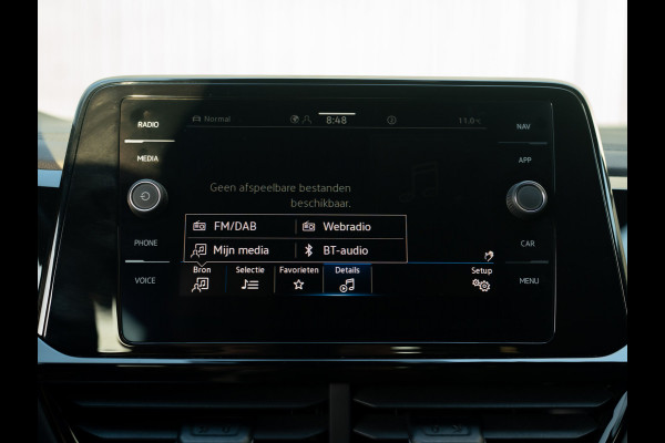 Volkswagen T-Roc 1.5 TSI R-Line Business | Panodak | 19'' | IQ Light | Trekhaak afnb. | Side Assist | Elk. A-klep | Prijs Rijklaar!!