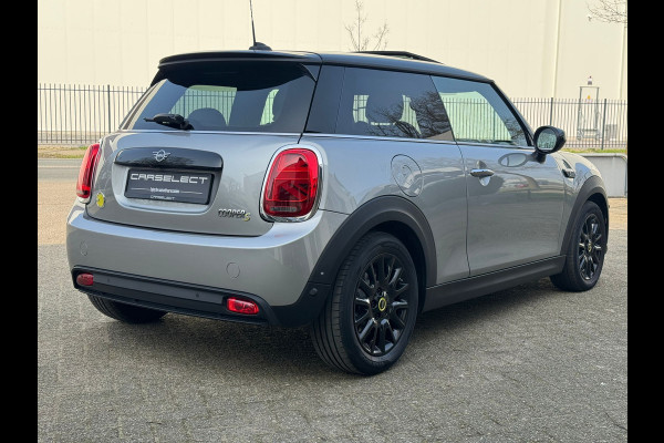 MINI Cooper SE Classic Head-Up Harman/Kardon Panoramadak Leder Sportstoel Neem contact op en we maken een afspraak!