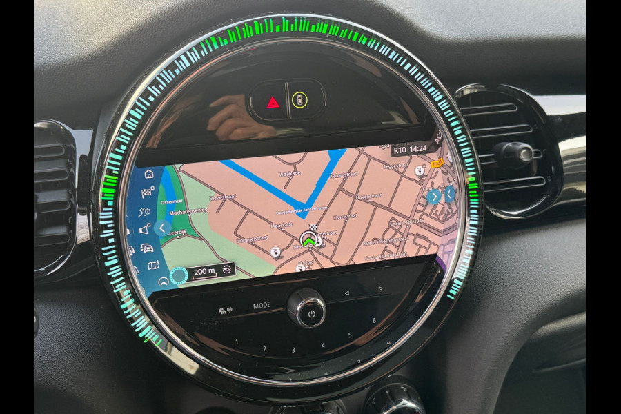 MINI Cooper SE Classic Head-Up Harman/Kardon Panoramadak Leder Sportstoel Neem contact op en we maken een afspraak!