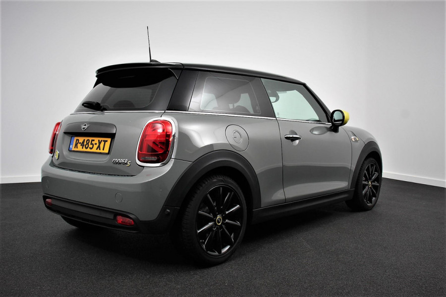 MINI Cooper Electric Charged 33 kWh | Leder | Climate Control | Cruise Control | Navigatie | Camera | Head up | Harman Kardon