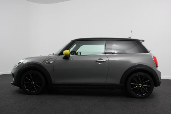 MINI Cooper Electric Charged 33 kWh | Leder | Climate Control | Cruise Control | Navigatie | Camera | Head up | Harman Kardon