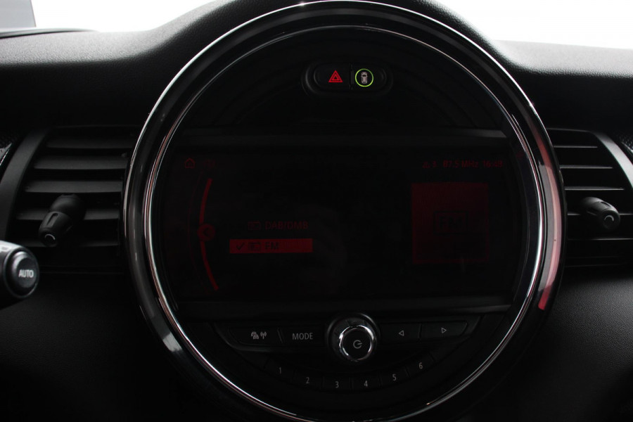 MINI Cooper Electric Charged 33 kWh | Leder | Climate Control | Cruise Control | Navigatie | Camera | Head up | Harman Kardon
