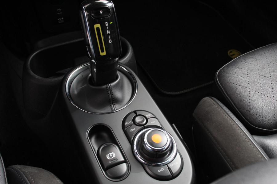 MINI Cooper Electric Charged 33 kWh | Leder | Climate Control | Cruise Control | Navigatie | Camera | Head up | Harman Kardon