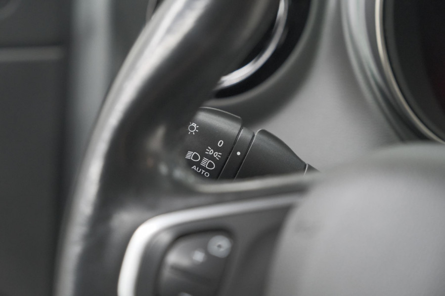 Renault Captur TCe 150 EDC Intens | Trekhaak | Navigatie | Parkeersensoren