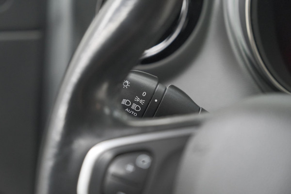 Renault Captur TCe 150 EDC Intens | Trekhaak | Navigatie | Parkeersensoren