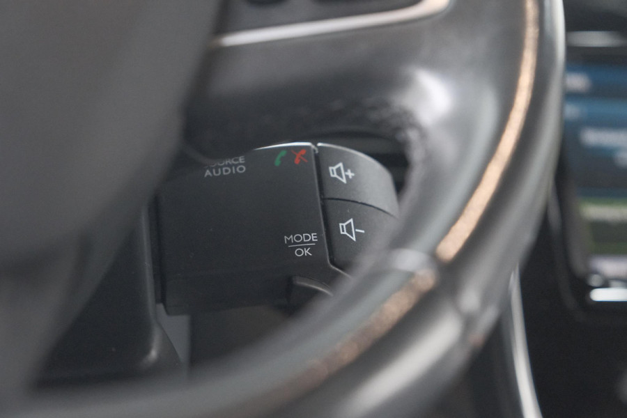 Renault Captur TCe 150 EDC Intens | Trekhaak | Navigatie | Parkeersensoren