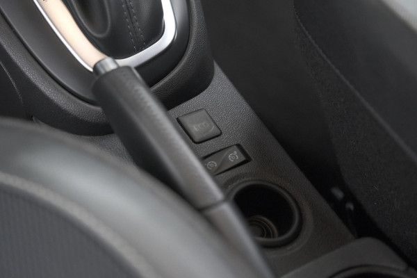 Renault Captur TCe 150 EDC Intens | Trekhaak | Navigatie | Parkeersensoren