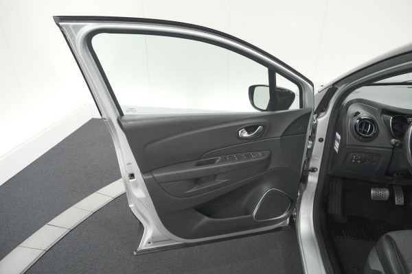 Renault Captur TCe 150 EDC Intens | Trekhaak | Navigatie | Parkeersensoren