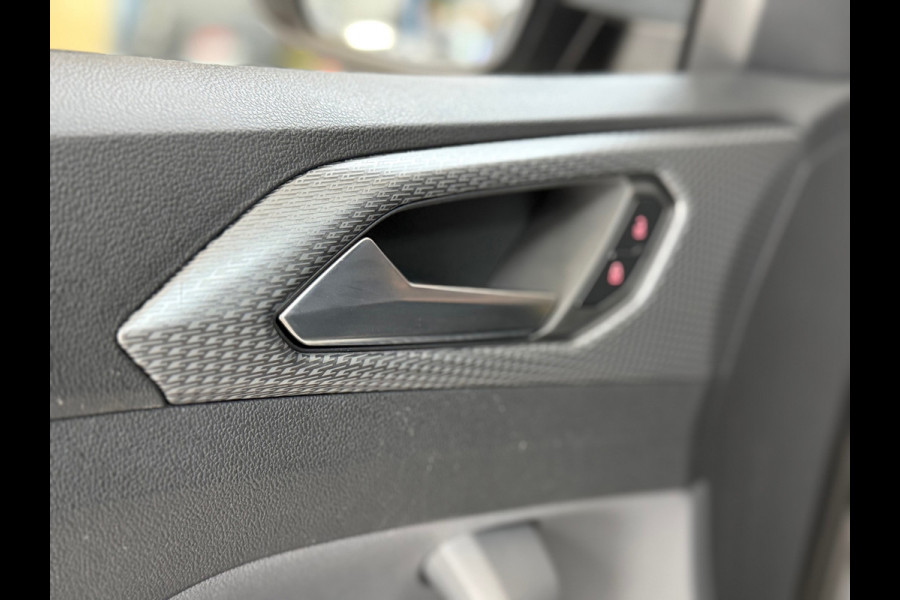 Volkswagen T-Cross 1.0 TSI R-Line Binnen/ Buiten | 110PK | Virtual | BEATS | Full LED | Camera | Discover Pro | Clima | Ambient