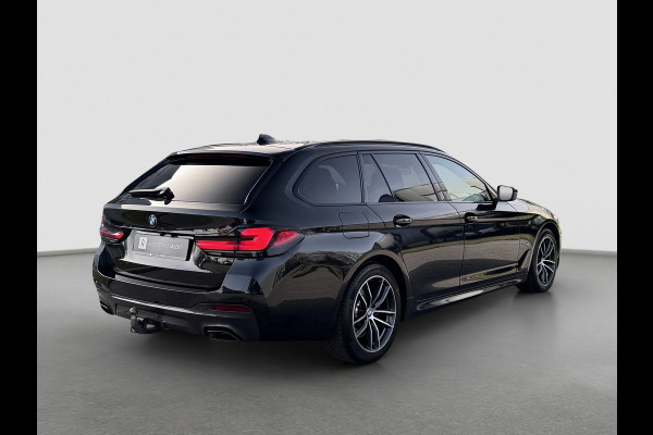 BMW 5 Serie Touring 530e xDrive | M-Sport | Pano | Trekhaak | Laser | Harman Kardon | Memory | Driving Ass. Pro | HUD | Keyless