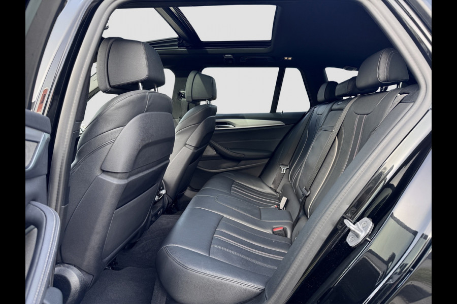 BMW 5 Serie Touring 530e xDrive | M-Sport | Pano | Trekhaak | Laser | Harman Kardon | Memory | Driving Ass. Pro | HUD | Keyless