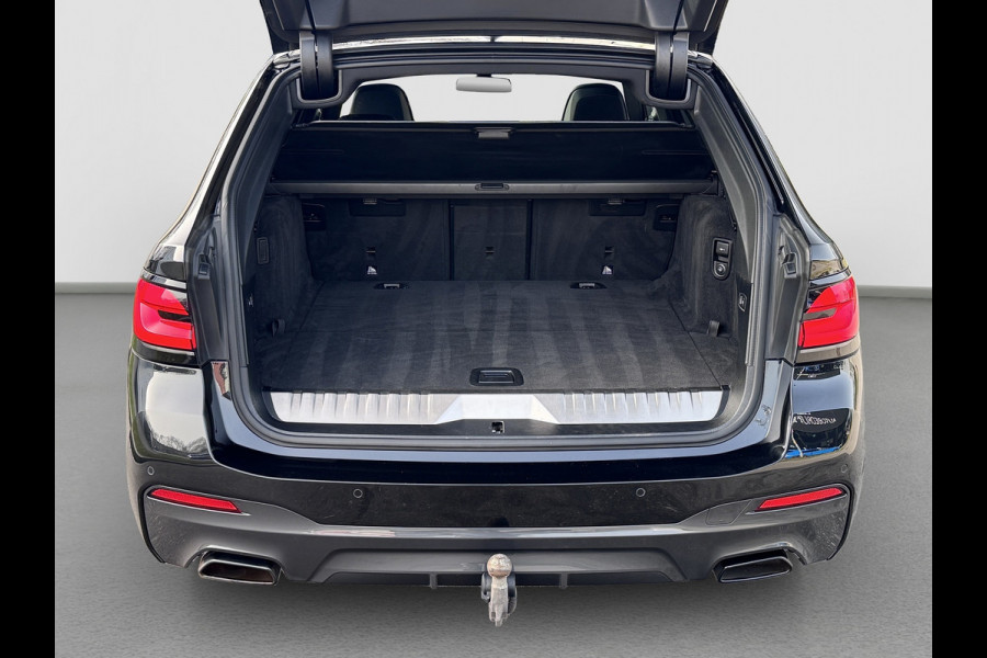BMW 5 Serie Touring 530e xDrive | M-Sport | Pano | Trekhaak | Laser | Harman Kardon | Memory | Driving Ass. Pro | HUD | Keyless