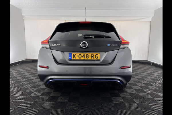 Nissan Leaf N-Connecta 40 kWh {SOH-90%} Aut. *HEATPUMP | ADAPTIVE-CRUISE | NAVI-FULLMAP | TOPVIEW | KEYLESS | BLINDSPOT |  DIGI-COCKPIT | HEATED-COMFORTSEATS | DAB | PRIVACYGLASS | ECC | PDC | CARPLAY | 17"ALU*