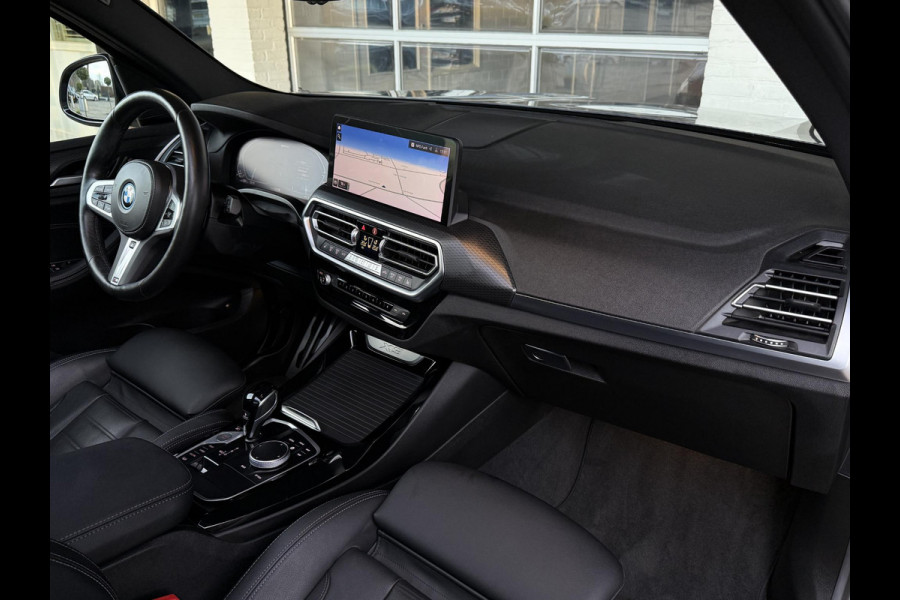 BMW X3 xDrive30e M SPORT | PANORAMA | TREKHAAK | HEAD UP | 21" LM VELGEN | SIDE ASSIST |