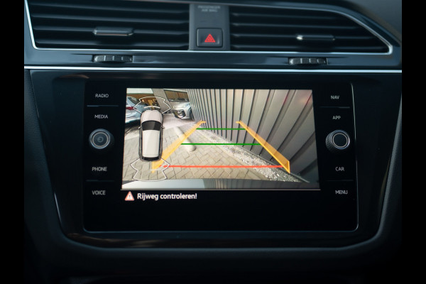 Volkswagen Tiguan 1.5 TSI R-Line Business+ | Keyless | Camera | Elk-A-klep | IQ light | Prijs Rijklaar!!