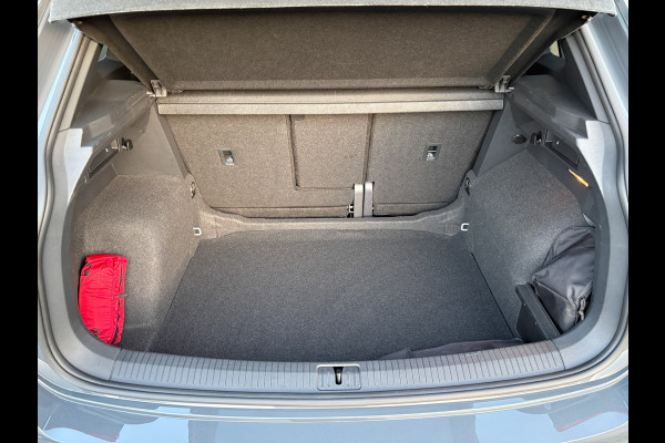 Volkswagen Tiguan 1.5 TSI R-Line Business+ | Keyless | Camera | Elk-A-klep | IQ light | Prijs Rijklaar!!