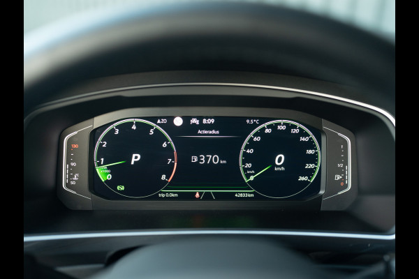 Volkswagen Tiguan 1.5 TSI R-Line Business+ | Keyless | Camera | Elk-A-klep | IQ light | Prijs Rijklaar!!