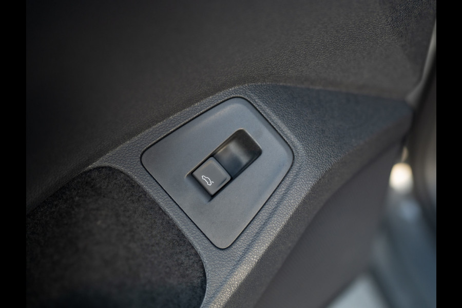 Volkswagen Tiguan 1.5 TSI R-Line Business+ | Keyless | Camera | Elk-A-klep | IQ light | Prijs Rijklaar!!