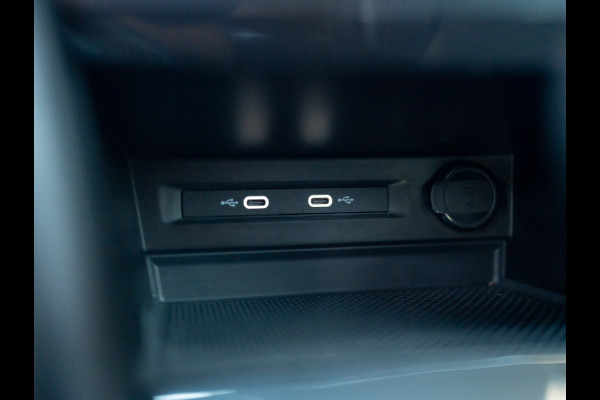 Volkswagen Tiguan 1.5 TSI R-Line Business+ | Keyless | Camera | Elk-A-klep | IQ light | Prijs Rijklaar!!