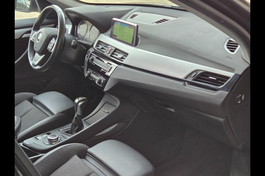 BMW X1 XDRIVE25E SPORT LINE | SPORTSTOELEN | PANORAMA | CAMERA | KEYLESS |