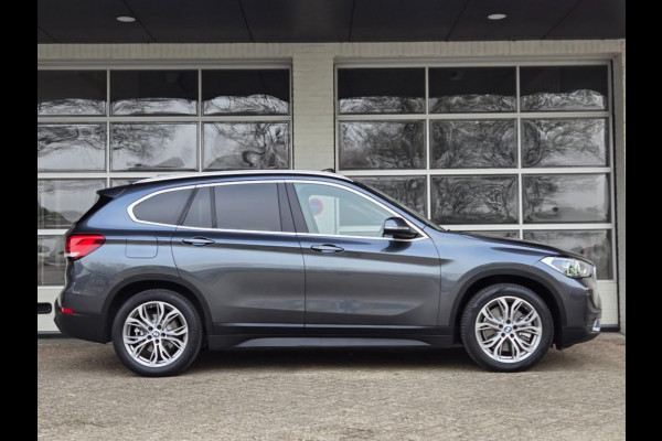 BMW X1 XDRIVE25E SPORT LINE | SPORTSTOELEN | PANORAMA | CAMERA | KEYLESS |
