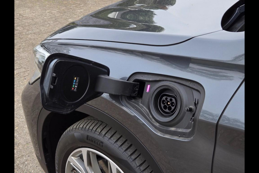 BMW X1 XDRIVE25E SPORT LINE | SPORTSTOELEN | PANORAMA | CAMERA | KEYLESS |