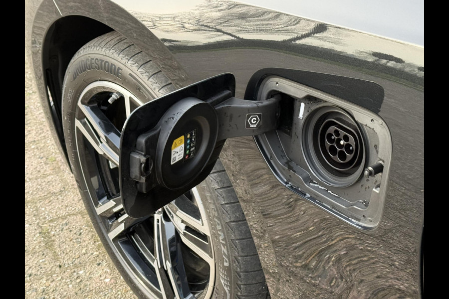 BMW 3 Serie Touring 330e M SPORT LCI | DRIVING PROFF. | TREKHAAK | CAMERA | LEDER |