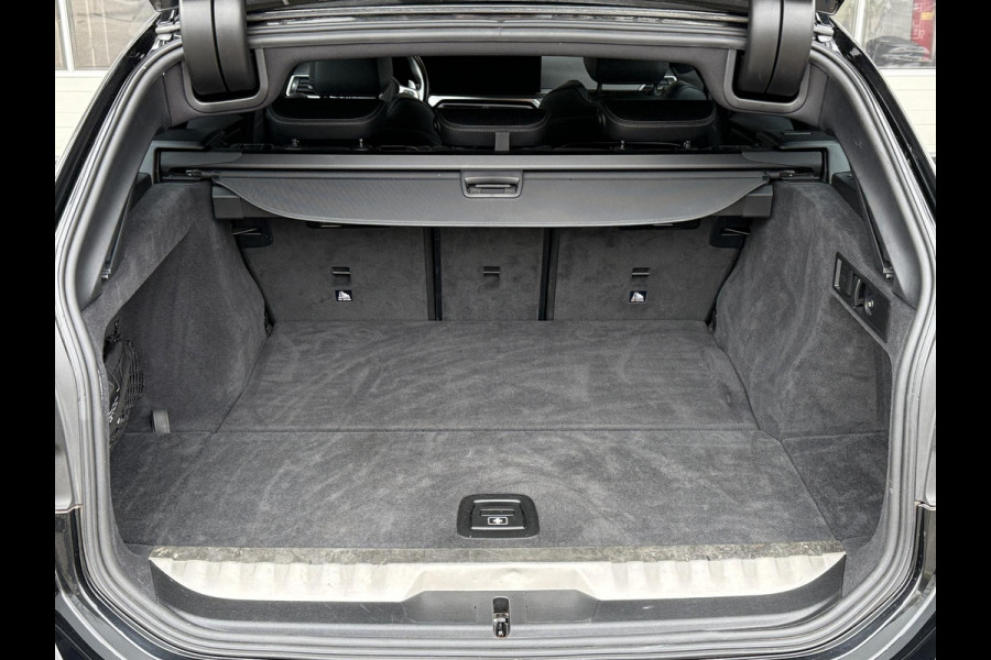 BMW 3 Serie Touring 330e M SPORT LCI | DRIVING PROFF. | TREKHAAK | CAMERA | LEDER |