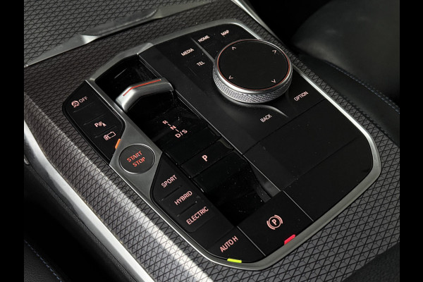 BMW 3 Serie Touring 330e M SPORT PRO LCI | M STOELEN | MEMORY SEATS | PANORAMA | 360 CAMERA | 19 INCH LM VELGEN |