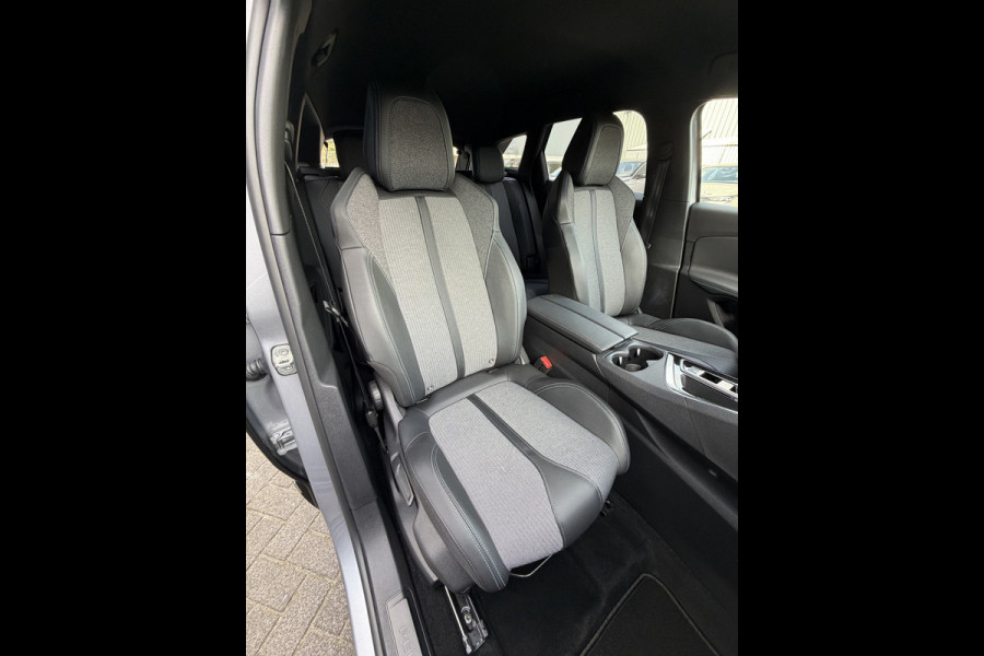 Peugeot 3008 225pk HYbrid Allure Pack (Camera - Keyless Entry - LED - 19"- Adaptieve Cruise Controle - Automatische Airco - Navigatie)