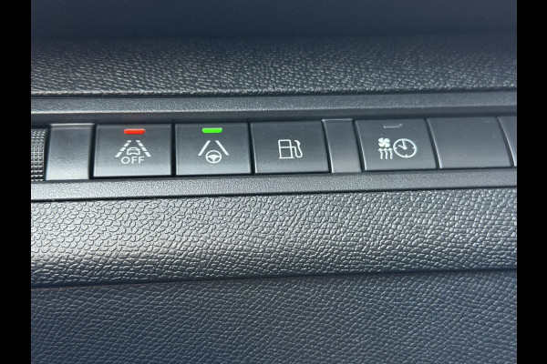 Peugeot 3008 225pk HYbrid Allure Pack (Camera - Keyless Entry - LED - 19"- Adaptieve Cruise Controle - Automatische Airco - Navigatie)