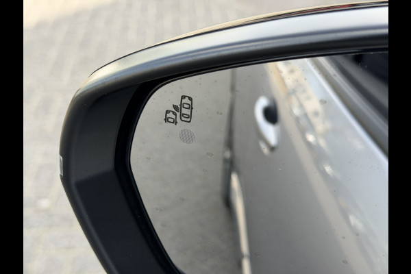 Peugeot 3008 225pk HYbrid Allure Pack (Camera - Keyless Entry - LED - 19"- Adaptieve Cruise Controle - Automatische Airco - Navigatie)