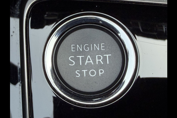 Peugeot 3008 225pk HYbrid Allure Pack (Camera - Keyless Entry - LED - 19"- Adaptieve Cruise Controle - Automatische Airco - Navigatie)