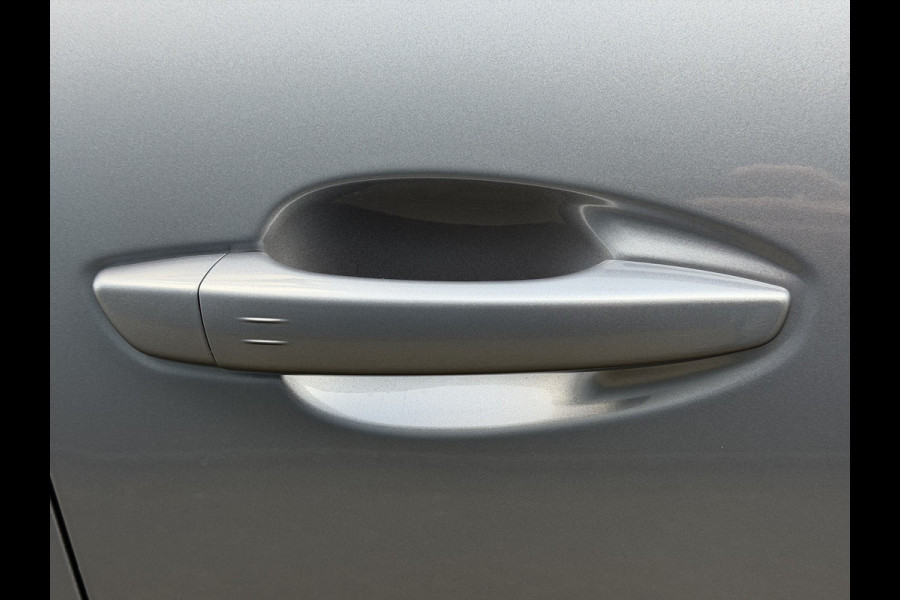 Peugeot 3008 225pk HYbrid Allure Pack (Camera - Keyless Entry - LED - 19"- Adaptieve Cruise Controle - Automatische Airco - Navigatie)