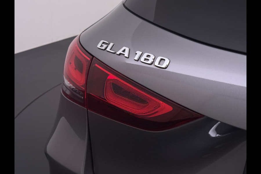 Mercedes-Benz GLA 180 AMG line | Night Sfeer Camera