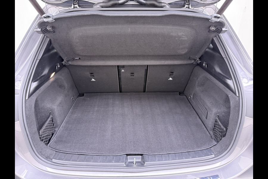 Mercedes-Benz GLA 180 AMG line | Night Sfeer Camera